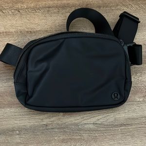 Lululemon Everywhere Belt Bag 1L